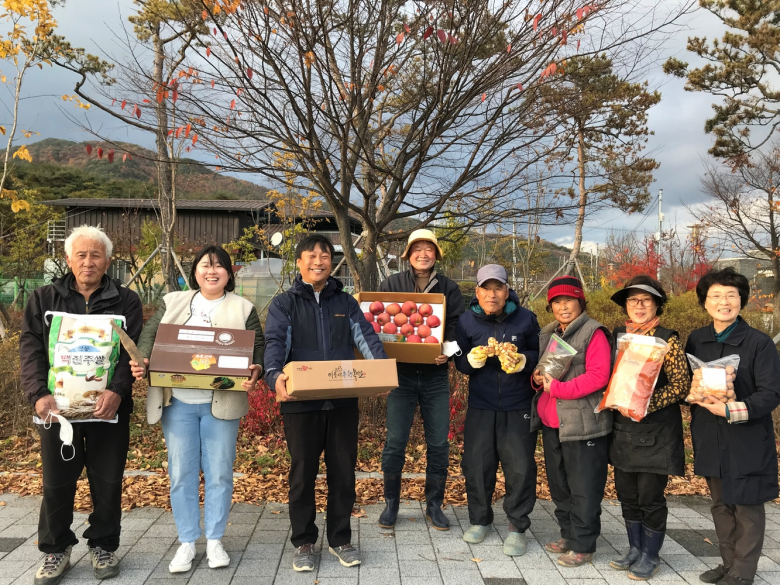 경북도는 농·특산물 판로확보에 어려움을 겪고 있는 소농, 고령농, 여성농 등 유통 취약농가를 위해 ‘농식품유통취약농가 판로확대 지원사업’을 추진해 농가 활력 제고에 나섰다.
