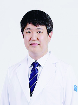 정  우  용<br>국민건강보험<br>일산병원 감염내과 교수