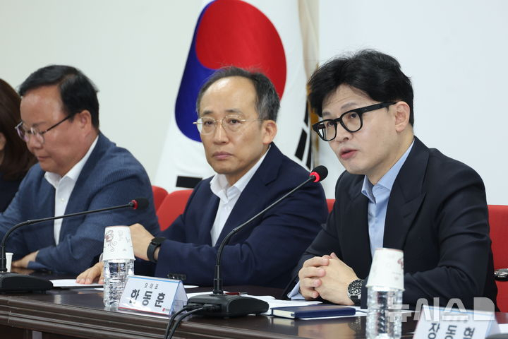 한동훈 국민의힘 대표가 22일 서울 여의도 당사에서 열린 최고위원회의에서 발언하고 있다.