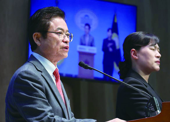 이철우 경북도지사가 9일 오후 서울 여의도 국회 소통관에서 열린 기자회견에서 제21대 대통령선거 출마선언을 하고 있다.