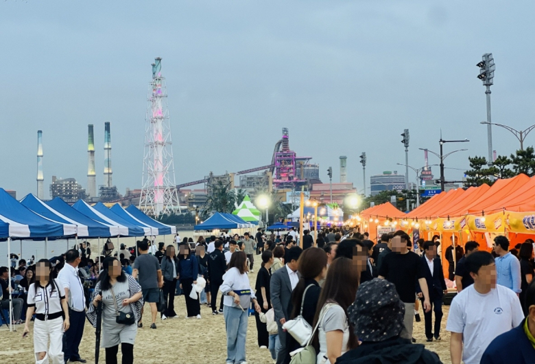 13, 14일 이틀간 송도해수욕장 일원에서 개최된 포송마차 축제 전경.