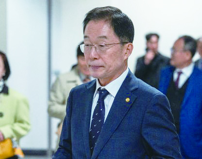 임종식 경북도 교육감이 대구시 수성구 대구고등법원에서 열린 재판에 출석하고 있다.