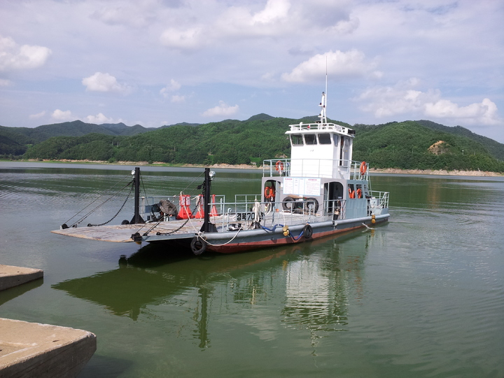 안동호를 운항하는 경북703호 도선 <뉴시스>
