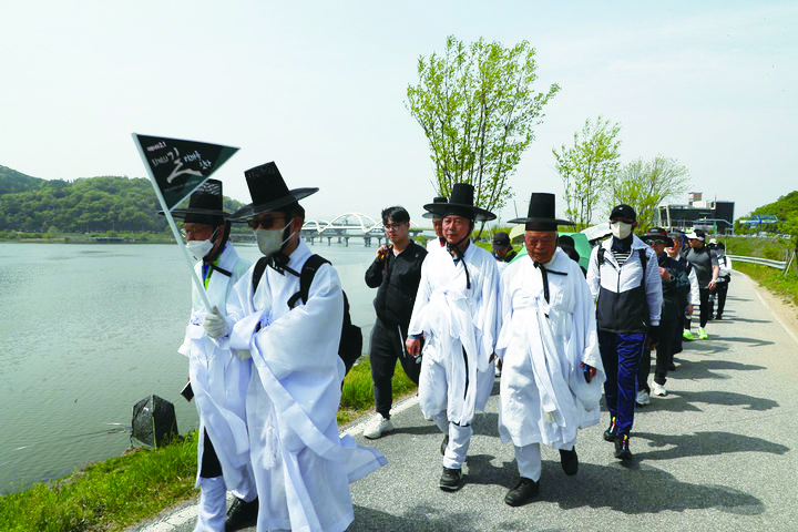 제5회 퇴계선생 마지막 귀향길 재현행사. 뉴시스
