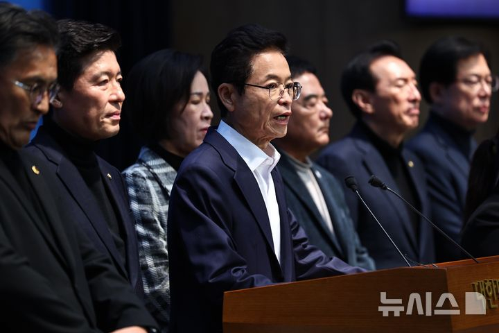 이철우 경북도지사가 3일 오후 서울 여의도 국회 소통관에서 열린 대구경북 통합법 처리촉구 기자회견에서 발언하고 있다. 뉴시스