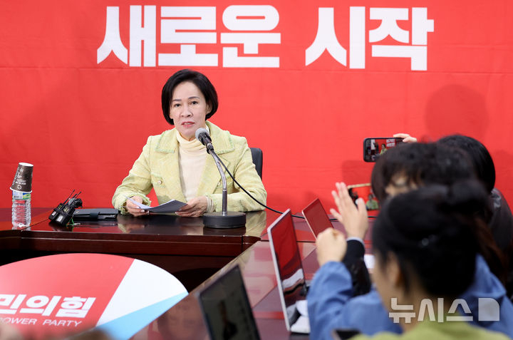 이인선 국민의힘 대구시당 공천관리위원장이 30일 대구 수성구 국민의힘 대구시당에서 열린 대구 현안 관련 긴급 기자회견에서 발언하고 있다. 뉴시스