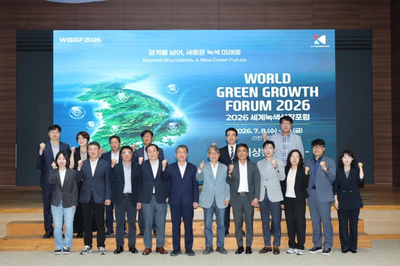 포항시는 포항국제전시컨벤션센터(POEX)와 함께 27일 시청 대회의실에서 ‘2026 세계녹색성장포럼(World Green Growth Forum, 이하 WGGF 2026)’ 준비상황 보고회를 개최했다.