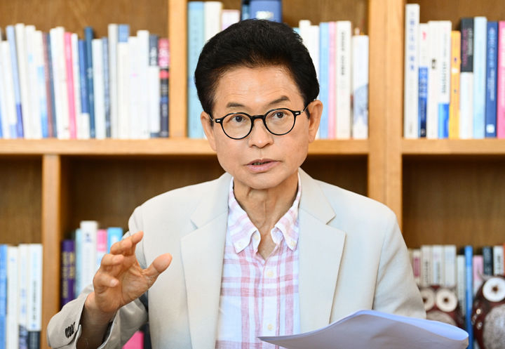 15일 뉴시스와 인터뷰하는 이철우 경북지사. 뉴시스