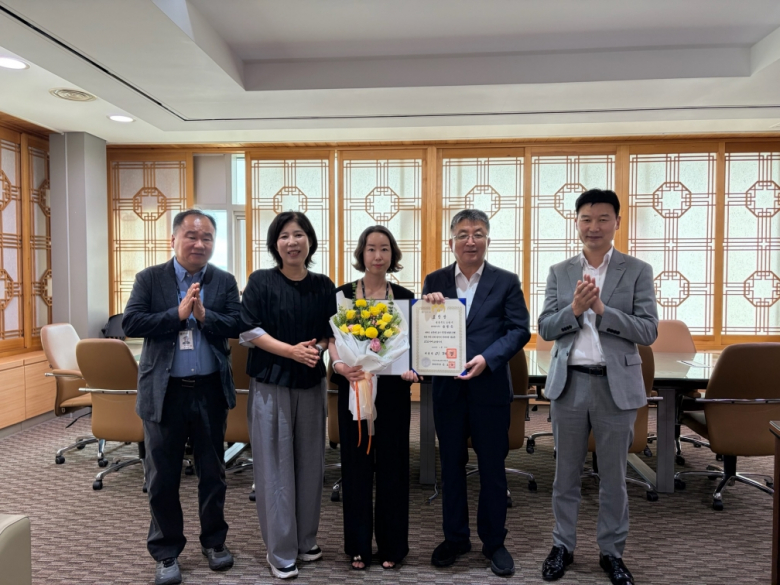 과학기술정보통신부가 주최한 ‘제39회 정보문화의 달 기념식’에서 복지정책과 공정은 주무관이 정보문화 발전 유공 대통령 표창을 수상했다