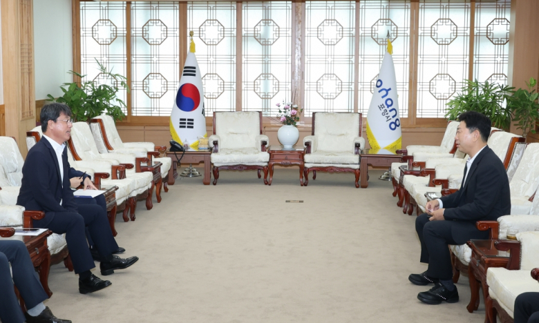 포항시는 28일 시청 대외협력실에서 한국농어촌공사 포항·울릉지사와 가뭄 대응 협력방안을 논의했다.